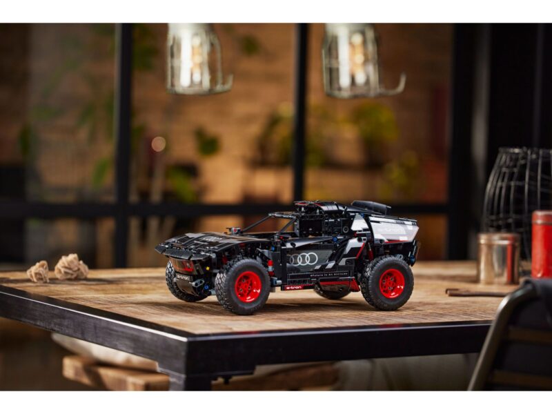 LEGO Technic Audi RS Q e-tron RC rallywagen - 42160 - Afbeelding 7