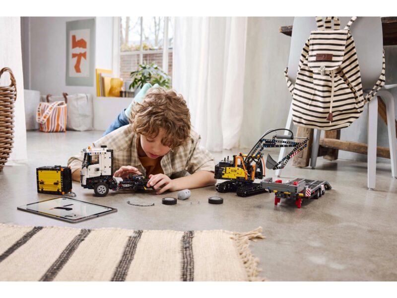 LEGO Technic Volvo FMX truck & EC230 elektrische graafmachine - 42175 - Afbeelding 10