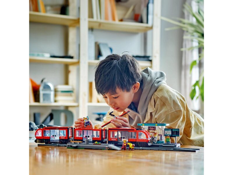 LEGO City Stadstram en station - 60423 - Afbeelding 9