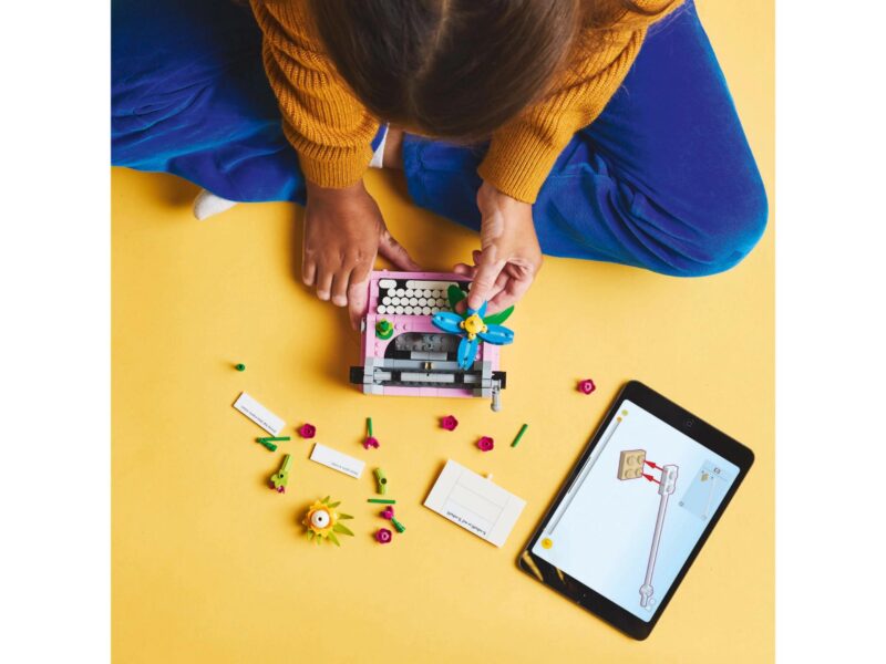 LEGO Creator 3-in-1 Typemachine met bloemen - 31169 - Afbeelding 7