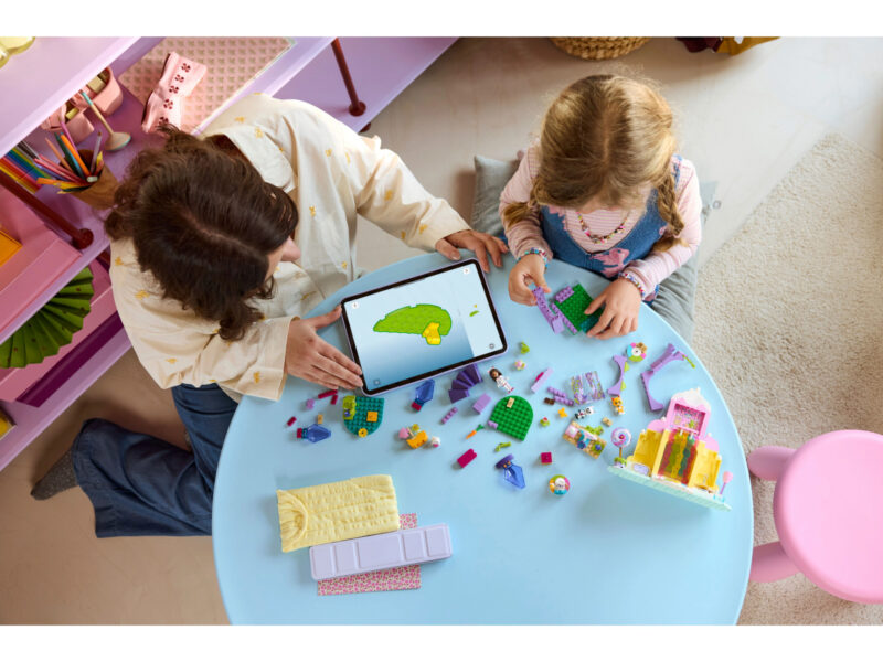 LEGO Gabby's Dollhouse Snoepjesberg en kittentuin - 11205 - Afbeelding 9