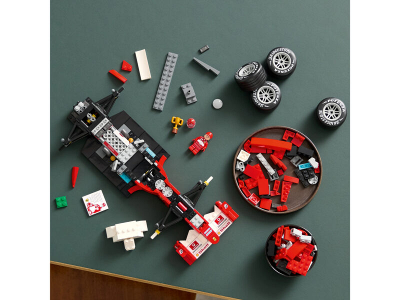 LEGO Icons Ferrari F2004 en Michael Schumacher - 11375 - Afbeelding 10