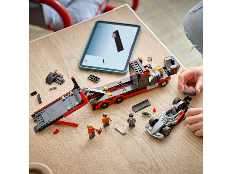 LEGO City F1 displaytruck met Audi F1 racewagen - 60493 - Afbeelding 10