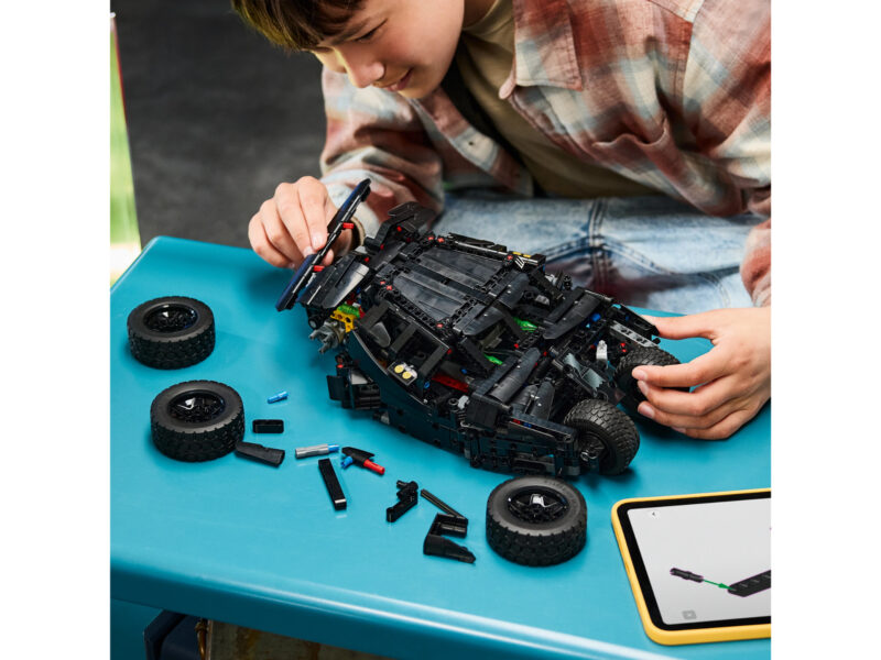 LEGO Technic Batmobile Tumbler - 42239 - Afbeelding 10